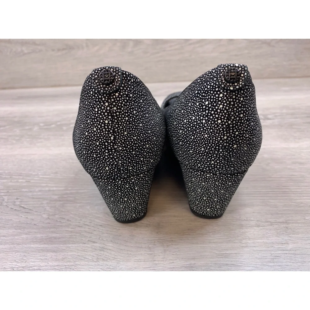 Clarks Artisan Women's Black White Nubuck Peep Toe 8.5 Wedge Comfort Shoes